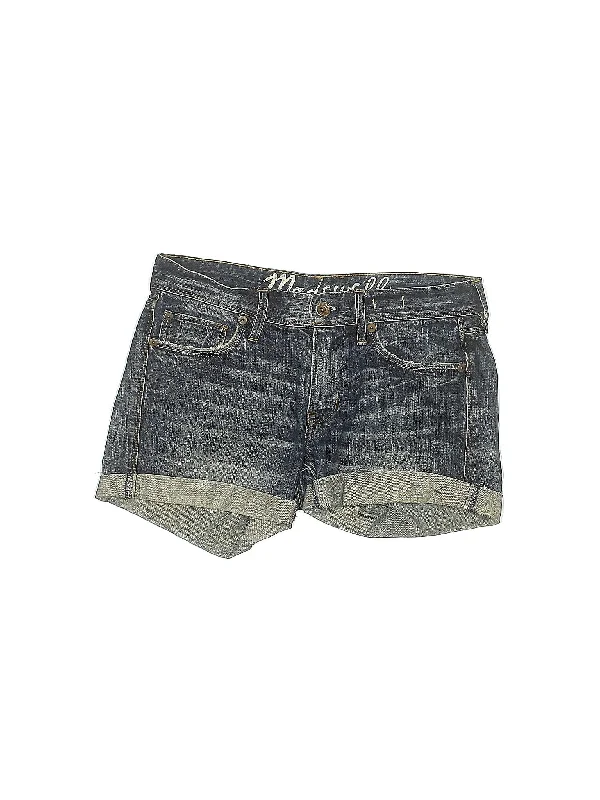 Low-Rise Denim Shorts in Medium Wash